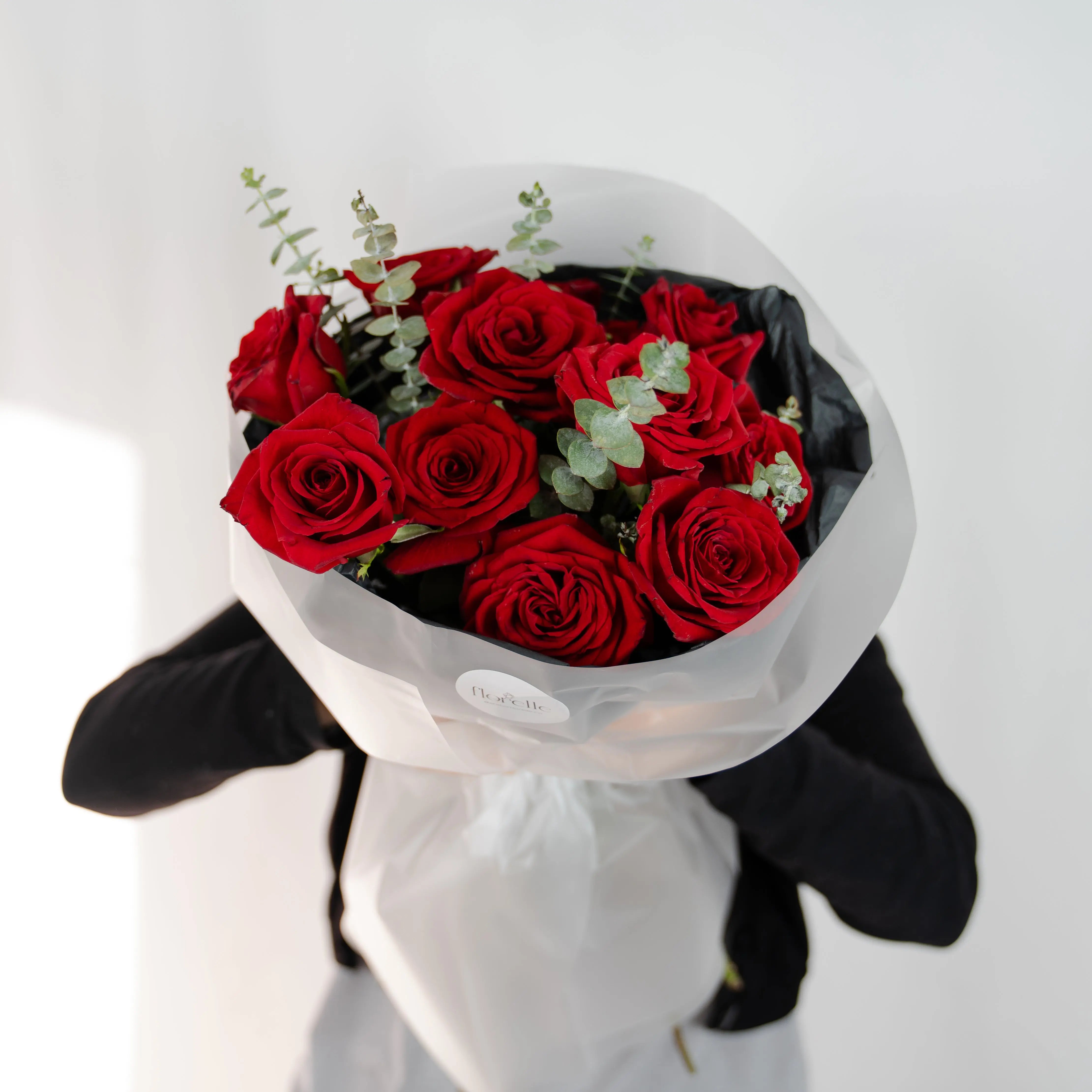 Dozen Modern Roses Atelier Florelle