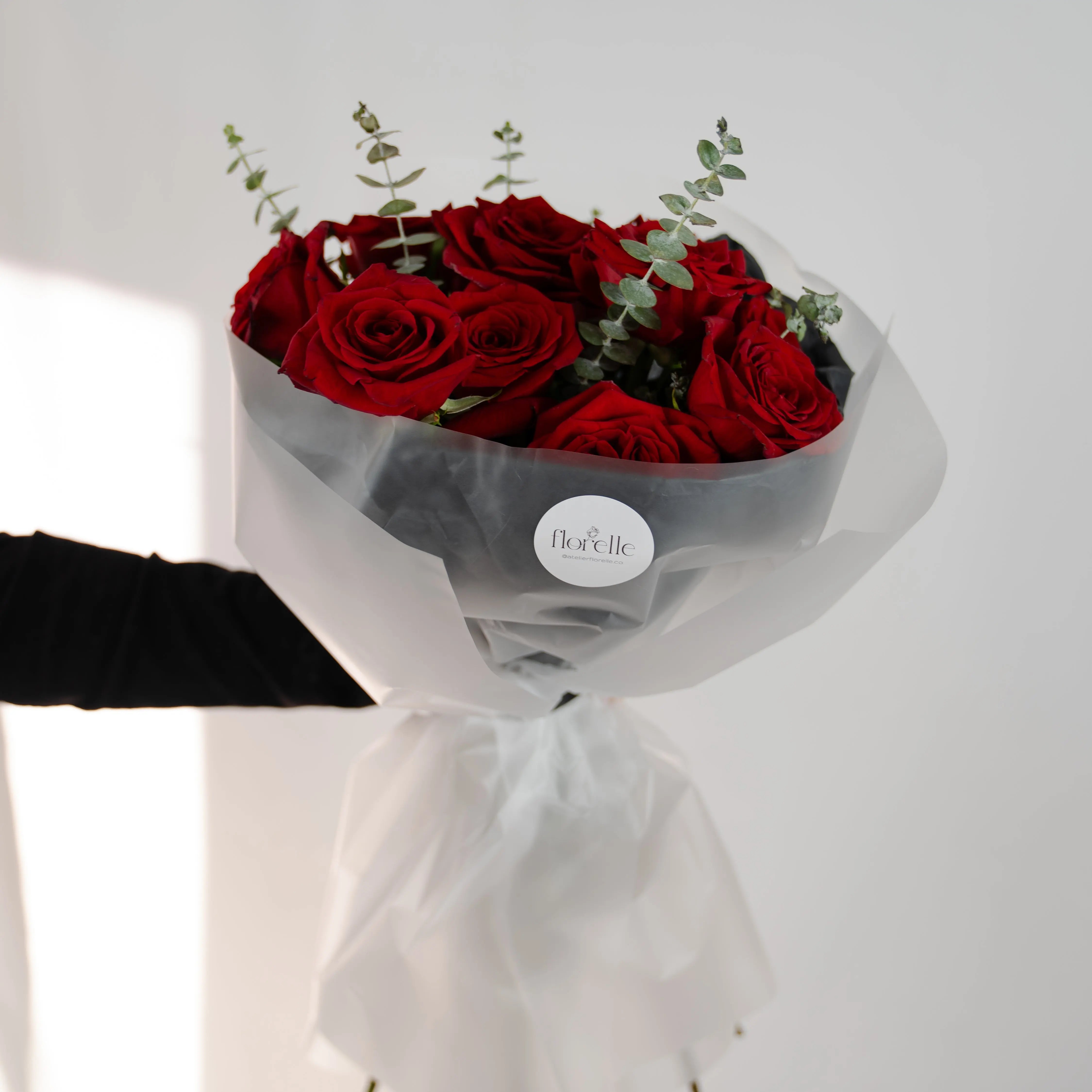 Dozen Modern Roses Atelier Florelle